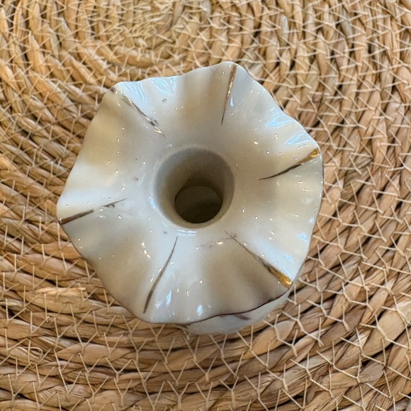 vintage porcelain "Moss Rose" bud vase made in Japan, Gold Trim (1950’s-1960’s) - Picture 5 of 11